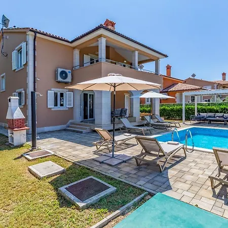 Lotus Villas Resort Pula Extérieur photo
