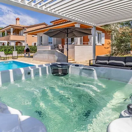 Lotus Villas Resort Pula Extérieur photo