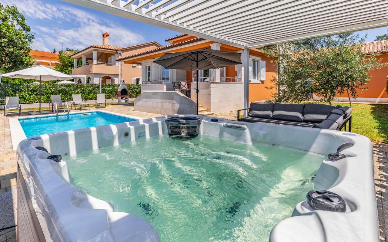 Villa Lotus *